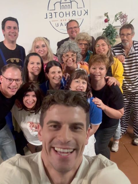 DANKE, dass ihr da wart und mit uns gelacht und gefeiert habt. 🎭

Es war einfach wunderschön, für euch zu spielen. 😍